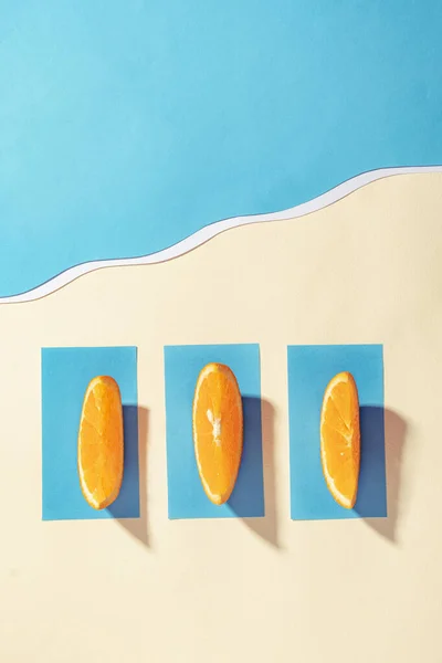 Vacaciones Verano Playa Cerca Del Mar Azul Las Naranjas Encuentran Imágenes de stock libres de derechos