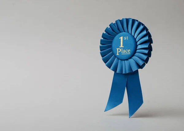 Blue Rosette First Place Grey Background Reward Achievement Success Victory — Stock fotografie