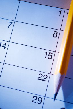 kalem bir takvim üzerinde yatan