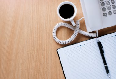 Müşteri hizmet tablosu kahve, notlar ve kalem