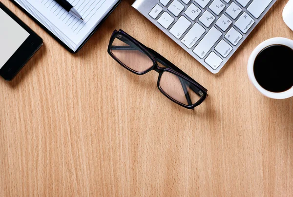 Gafas para ojos en mesa de hombre de negocios —  Fotos de Stock