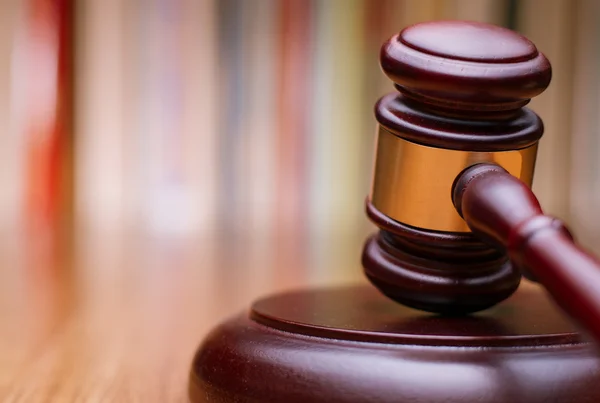 Close up Wooden Law Gavel on the Table — Stock Photo, Image