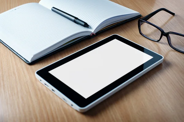 Modern tablet PC next to a classical open agenda — Stock Photo, Image