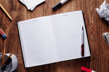 Kalem ile diğer malzemeleri tarafta açık notları