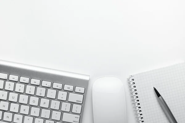 Pen, Notes, Keyboard and Mouse on White Table — Stock Photo, Image