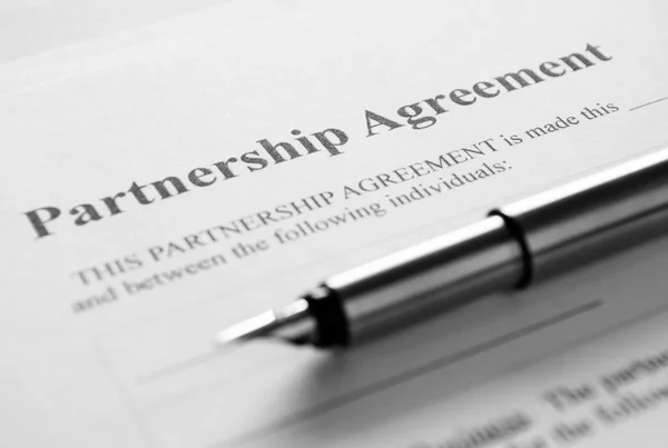 Macro partnerschap Contract papier en Pen — Stockfoto