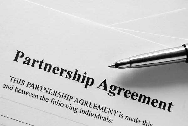 Makro partnerskap kontrakt papper och penna — Stockfoto