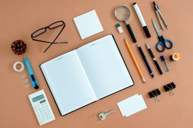 Ofis, banka donatımı özenle defter düzenlenen