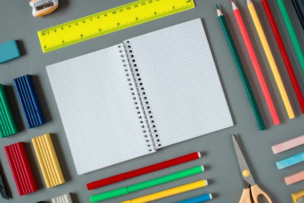 Nealty Organized Colorful School Supplies on Desk — Stock Photo, Image