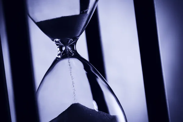 Hourglass in blue light. — Stock Photo, Image