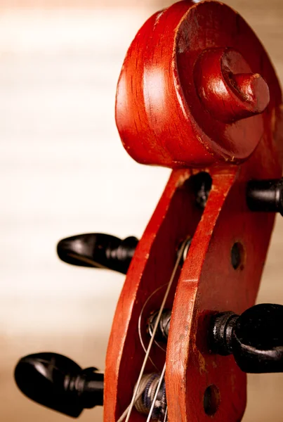 Close Up of Violin Scroll in front of Sheet Music — Zdjęcie stockowe