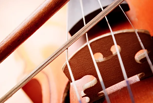 Close Up of Bow Playing Strings Over Violin Bridge — Stok fotoğraf