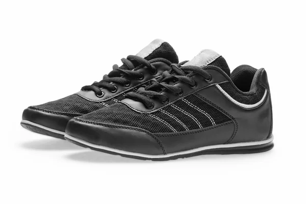 Пара черных спортивных туфель со шнурками — стоковое фото