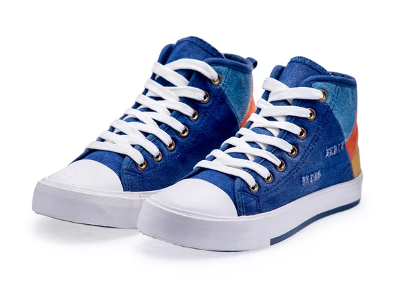 Coppia di scarpe da ginnastica in denim alto colore superiore — Foto Stock