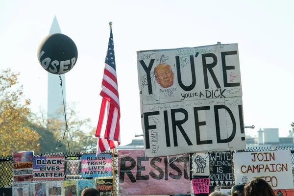 Schilder Vor Dem Weißen Haus Feiern Die Niederlage Von Präsident — Stockfoto