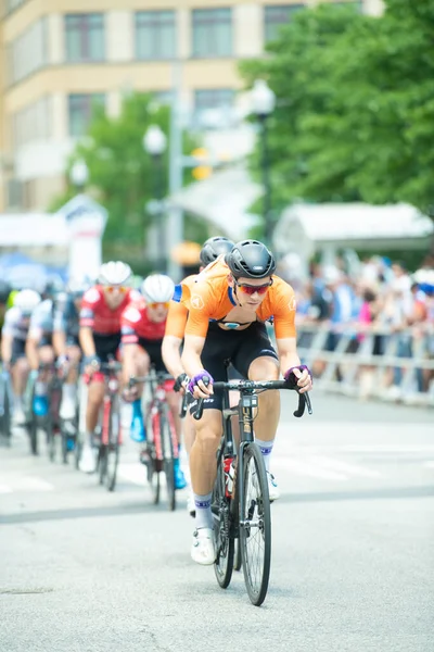 Los Ciclistas Compiten Carrera Profesionales Clásico Ciclismo Las Fuerzas Armadas — Foto de Stock