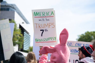 Göstericiler, 18 Ekim 2025 'te Washington, DC' de düzenlenen ikinci 