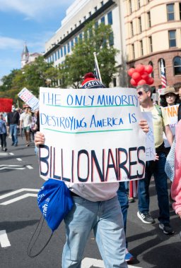 Göstericiler, 18 Ekim 2025 'te Washington, DC' de düzenlenen ikinci 