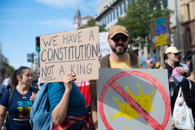 Göstericiler, 18 Ekim 2025 'te Washington, DC' de düzenlenen ikinci 