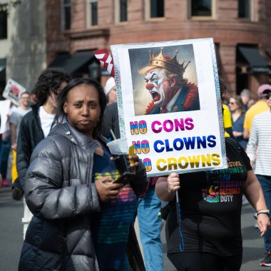 Göstericiler, 18 Ekim 2025 'te Washington, DC' de düzenlenen ikinci 