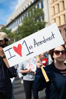 Göstericiler, 18 Ekim 2025 'te Washington, DC' de düzenlenen ikinci 