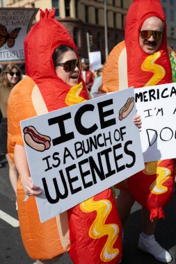 Göstericiler, 18 Ekim 2025 'te Washington, DC' de düzenlenen ikinci 