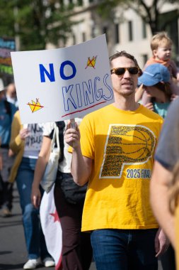 Göstericiler, 18 Ekim 2025 'te Washington, DC' de düzenlenen ikinci 