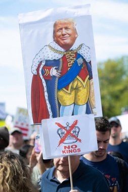 Göstericiler, 18 Ekim 2025 'te Washington, DC' de düzenlenen ikinci 