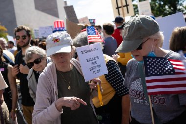 Göstericiler, 18 Ekim 2025 'te Washington, DC' de düzenlenen ikinci 
