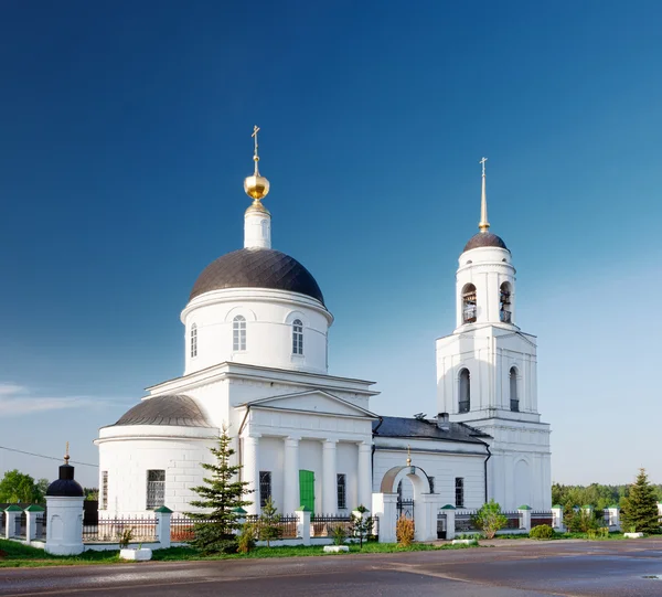 Witte orthodoxe kerk — Stockfoto