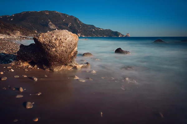 Rocce sulla spiaggia — Foto Stock