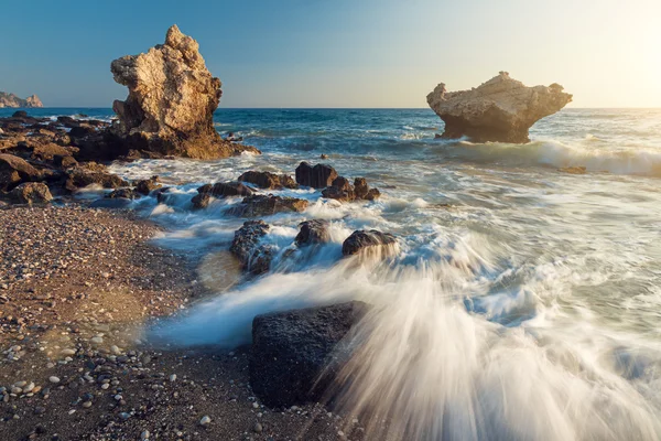 Rocce nel surf — Foto Stock