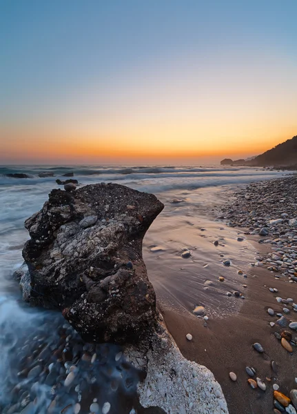 Costa rocciosa al tramonto — Foto Stock