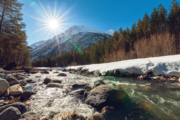 Гірської річки Баксанська в зимовий час — стокове фото
