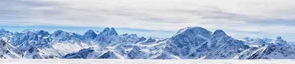 Panoramic view of the northen Caucasus mountains — Stock Photo, Image