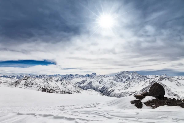 Krajobraz śnieżnych gór — Zdjęcie stockowe