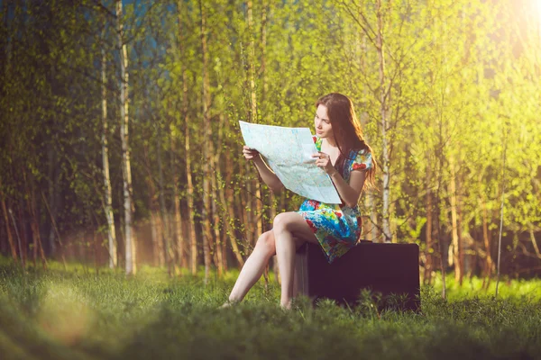 Reading a map — Stock Photo, Image
