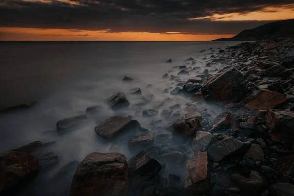 Paisaje Larga Exposición Atardecer Espectacular Con Costa Rocosa Del Mar — Foto de Stock