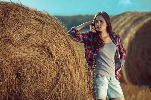 Girl next to haystack — Stock Photo, Image