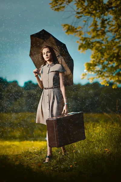Fiatal nő alá eső — Stock Fotó