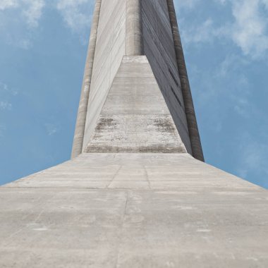 Bulutlu bir gökyüzü, Belgrad ve Sırbistan 'a karşı Avala kulesinin devasa beton tabanının düşük açılı ayrıntıları.