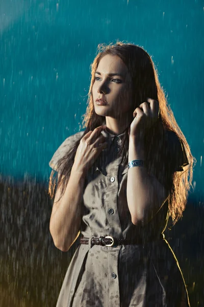 Woman under rain — Stock Photo, Image