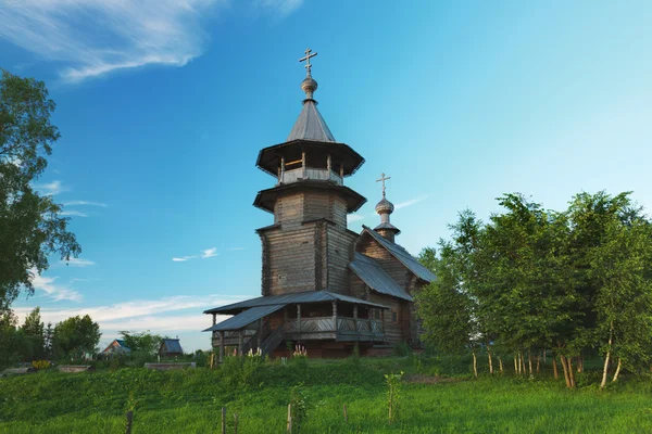 Houten orthodoxe kerk — Stockfoto