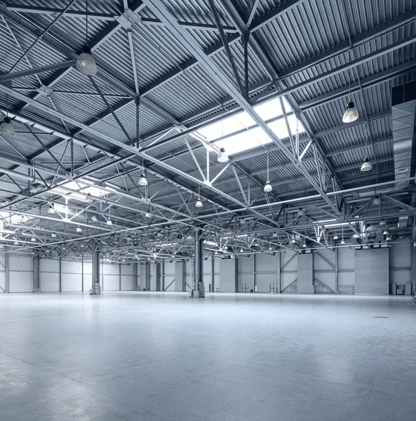 Modern empty storehouse — Stock Photo, Image