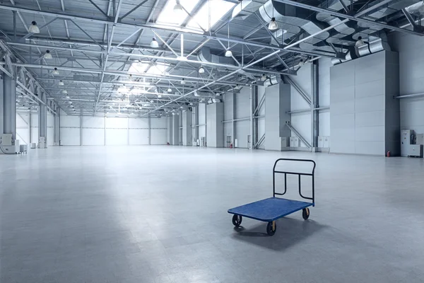 Modern empty storehouse — Stock Photo, Image