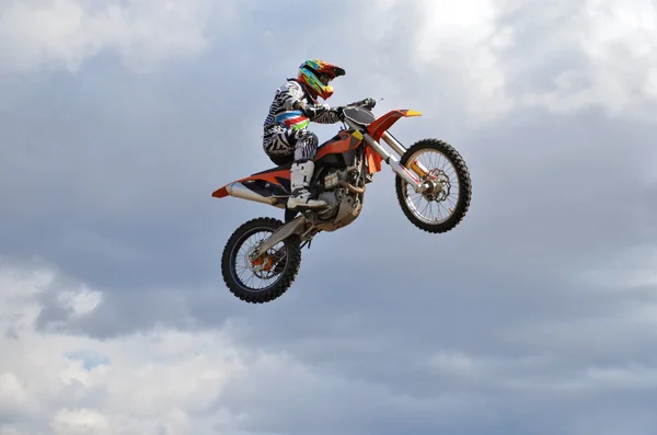 Motokros, motosiklet Mx tarafından bir binici uçar