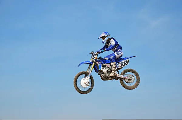 Motocross Competitions, N. Nikitin performs a jump on background — Stock Photo, Image