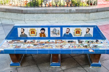 Algeciras, İspanya - 27 Haziran 2018. İspanya 'nın eski Algeciras kasabasındaki Historic Plaza Alta (Yüksek Meydan). Şehirdeki en büyük faaliyet merkezlerinden biridir..