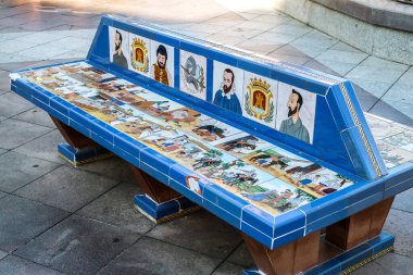 Algeciras, İspanya - 27 Haziran 2018. İspanya 'nın eski Algeciras kasabasındaki Historic Plaza Alta (Yüksek Meydan). Şehirdeki en büyük faaliyet merkezlerinden biridir..