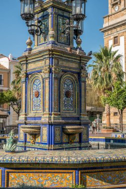 Algeciras, İspanya - 27 Haziran 2018. İspanya 'nın eski Algeciras kasabasındaki Historic Plaza Alta (Yüksek Meydan). Şehirdeki en büyük faaliyet merkezlerinden biridir..